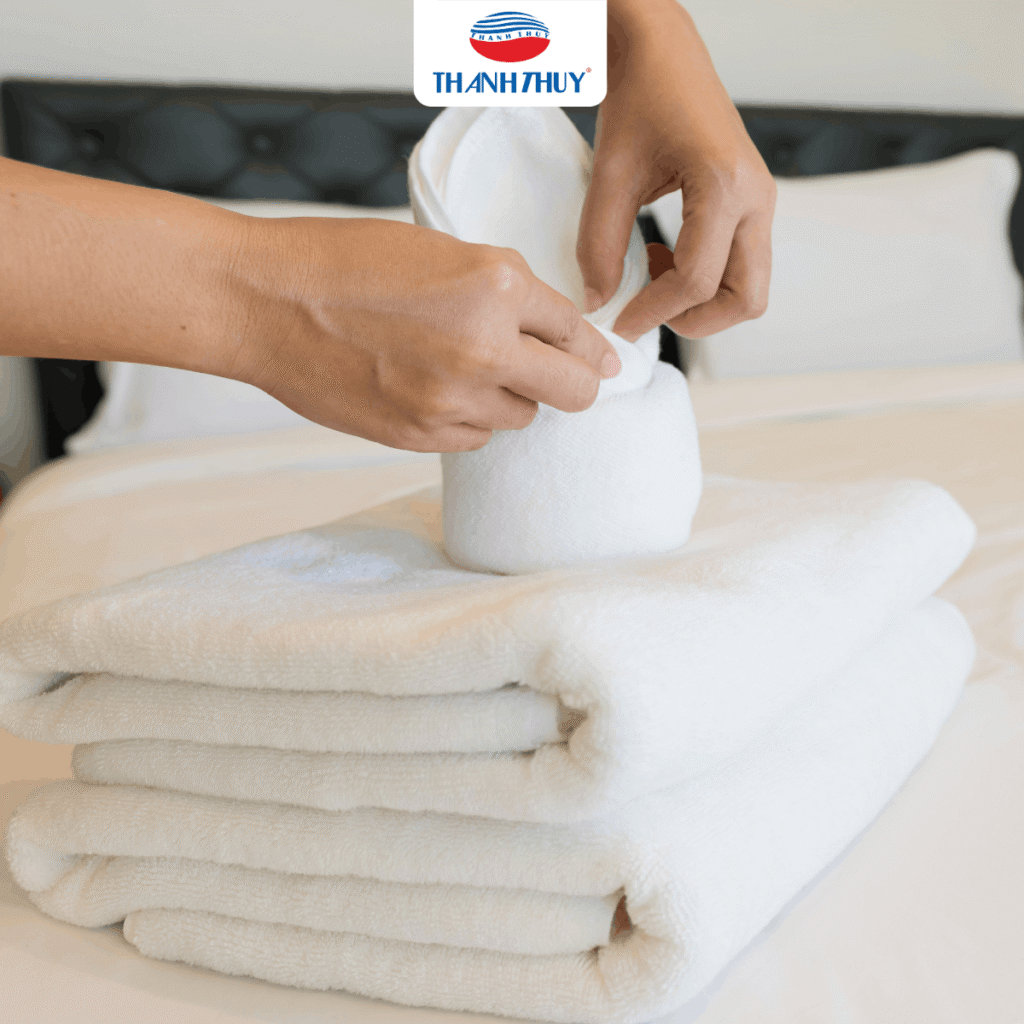 Chất Liệu Chăn Ga Khách Sạn: Đâu Là Lựa Chọn Tối Ưu Cho Nhà Đầu Tư? 4 Chọn đúng chất liệu vải – Bài toán đầu tư quan trọng trong ngành lưu trú