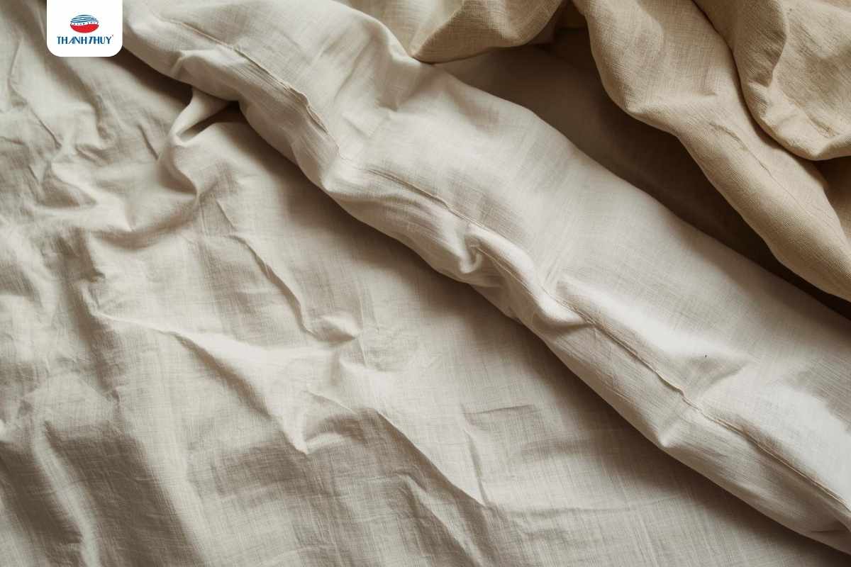 Vải Sheridan Indulgence thô rác và không an toàn đến từ Trung Quốc