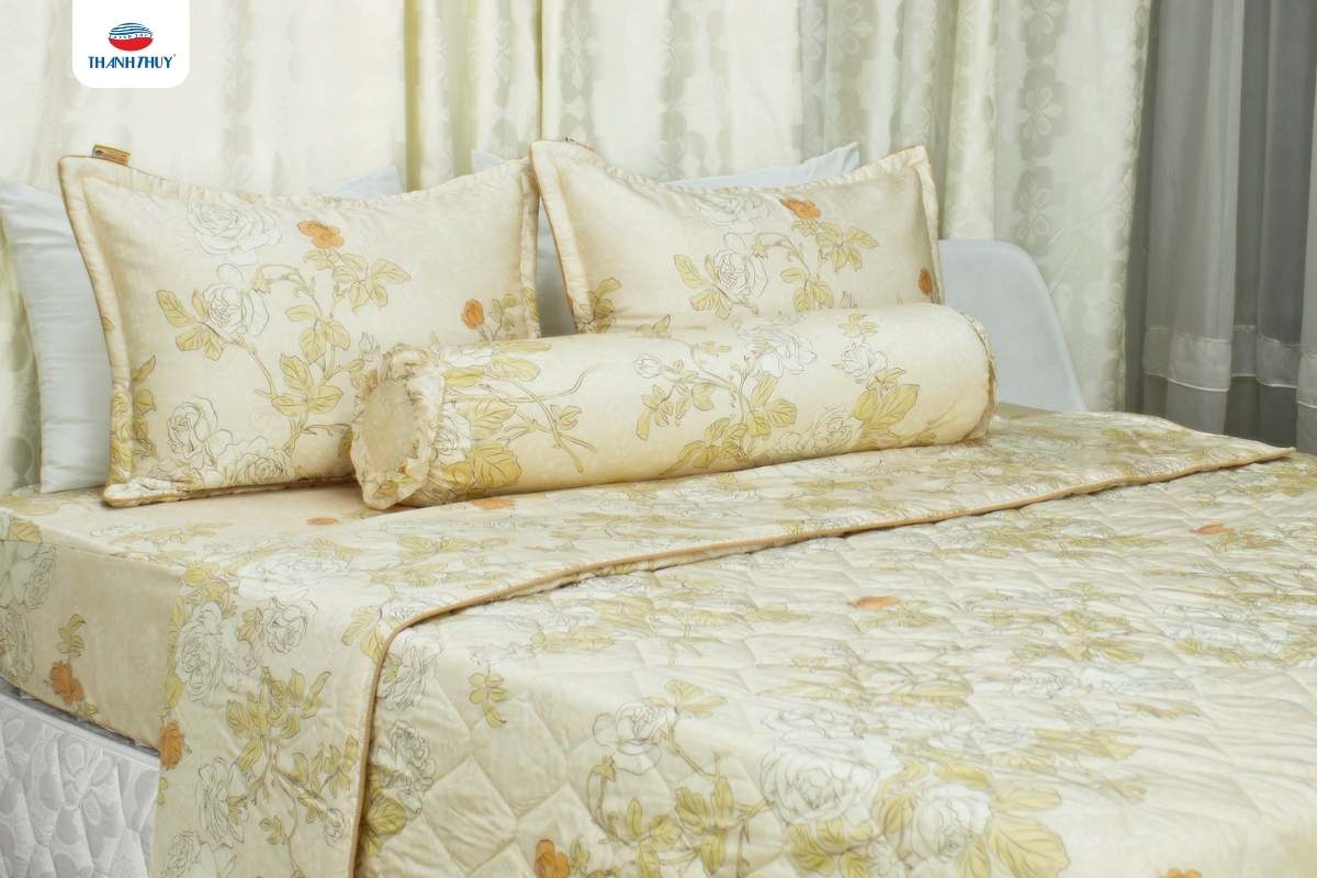 Chăn Ga Gối Đệm Trong Mùa Cưới – Bí Quyết Hoàn Thiện Không Gian Tân Hôn Sang Trọng Và Ấm Áp 14 Lụa Tơ Tăm luôn giữ vững sự đẳng cấp nhất