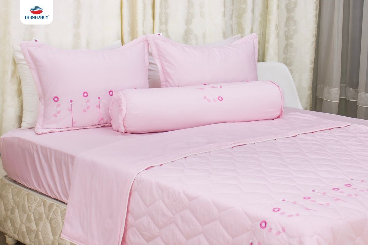 Bộ chăn ga gối 100% Cotton có những nét thêu tỉ mỉ