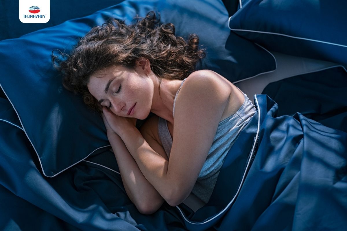 Chăn Ga Gối Đệm Và Hành Trình Xoa Dịu Những Tổn Thương Tâm Hồn 8 Sự thoải mái khi được nằm trên chiếc giường yêu thích