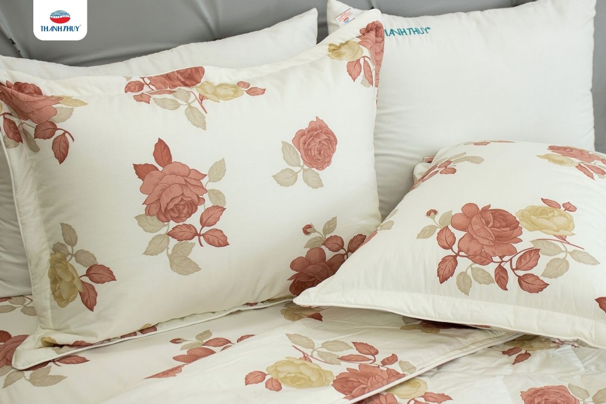 Chăn Ga Gối Đệm Và Khởi Đầu Bình Yên Cho Năm Mới Dương Lịch 2026 8 Màu đỏ tượng trưng cho một năm mới khởi sắc