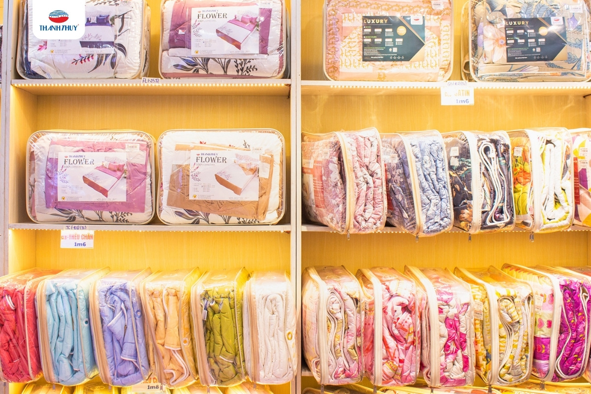 Chăn Ga Gối Đệm Ngày Tết – Gợi Ý Quà Biếu Tinh Tế Cho Gia Đình 11 Bao bì bắt mắt và sang trọng, sẽ là món quà ý nghĩa nhất cho người yêu thương