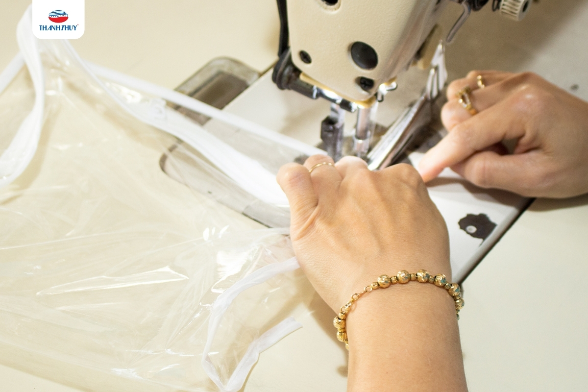 Vải Polyester Là Gì? Những Kiến Thức Cần Biết Về Vải Polyester 23 Túi và bao bị được may cẩn thận và chỉnh chu