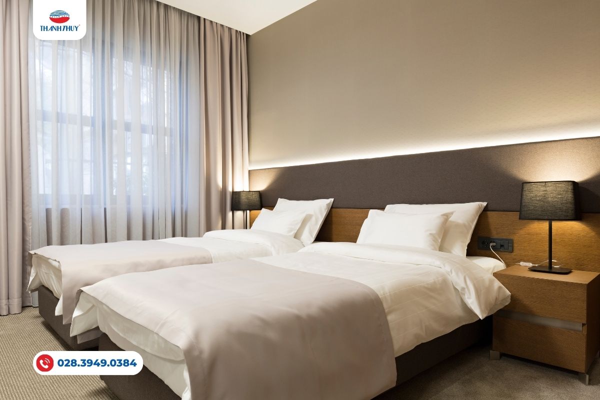 Chăn Ga Khách Sạn 4 Sao: Vì Sao Chất Liệu Quyết Định Chất Lượng Giấc Ngủ? 12 Chất liệu T300 tiêu chuẩn cho khách sạn 4 sao