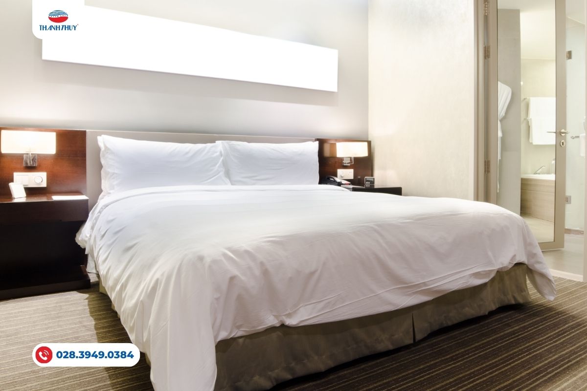 Chăn Ga Gối Đệm Khách Sạn 1 Sao - Bền, Dễ Giặt, Phù Hợp Mô Hình Lưu Trú Cơ Bản 11 Chăn ga gối đệm khách sạn chủ yếu là màu trắng tinh khiết