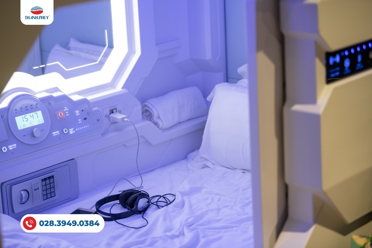 Khách Sạn Capsule (Con Nhộng) Là Gì? Mô Hình Lưu Trú Độc Đáo Từ Nhật Bản 14 Đồ vải màu trắng thường được sử dụng với đa số mô hình khách sạn