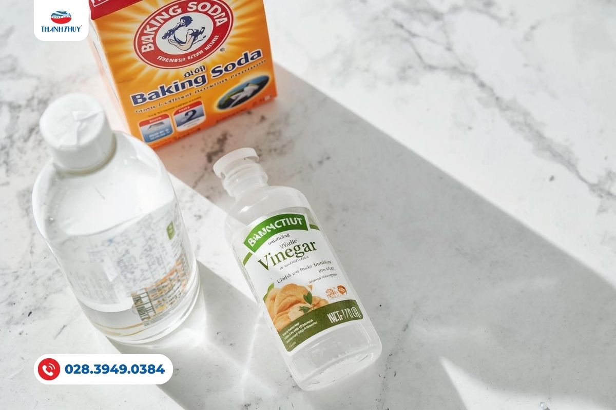 Tuyệt Chiêu Giặt Ruột Gối Trắng Tinh Như Mới Chỉ Với 3 Nguyên Liệu Có Sẵn Trong Bếp. 12 Baking Soda, Giấm trắng và Nước rửa bát chính là giải pháp