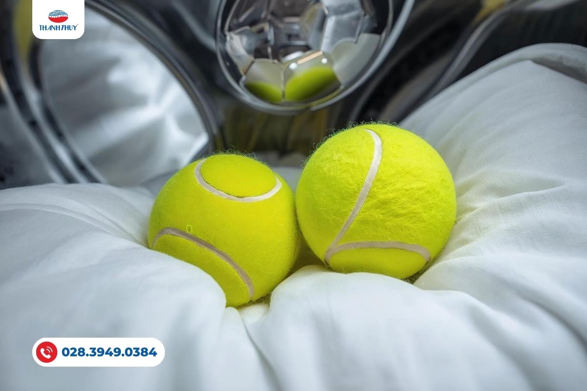 Tuyệt Chiêu Giặt Ruột Gối Trắng Tinh Như Mới Chỉ Với 3 Nguyên Liệu Có Sẵn Trong Bếp. 15 Bí quyết độc quyền từ để gòn trong chăn ga gối được đánh tơi, không vón cục