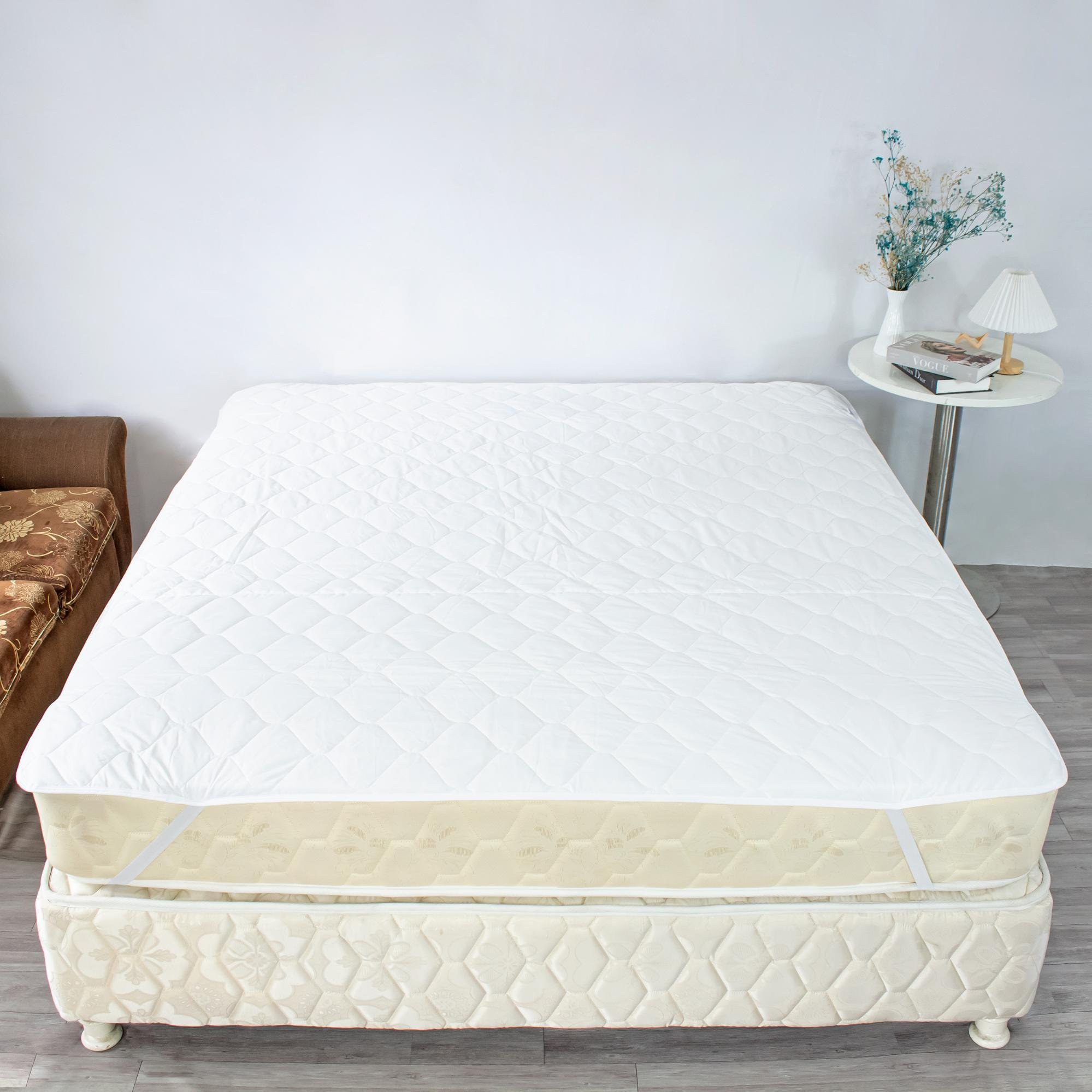 Ga Chống Thấm Khách Sạn: Có Cần Không Và Nên Chọn Loại Nào? 9 Giường khách sạn đã phủ ga chống thấm trước khi trải ga